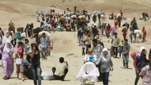 قالت المنظمة إن مئات الآلاف من الأطفال النازحين يعانون من اجل الالتحاق بالمدارس في البلاد المضيفة لهم