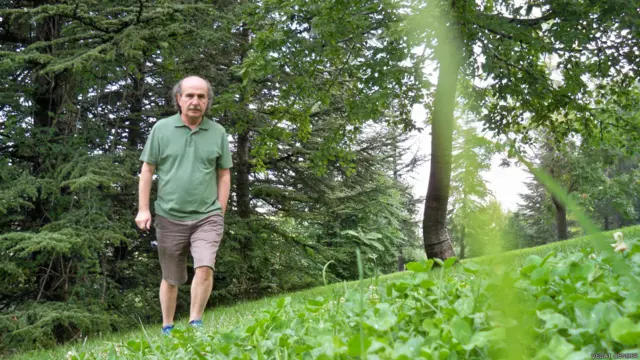 Vedat Cenger, Ankara'da çektiği bu kare için "Çankaya' da Eylül ayı sabahı erken Saatlerde ruhunu ve bedenini dinlendiren yetişkin" diyor. 