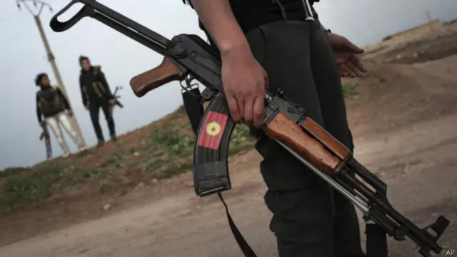 شبهنظامیان کرد در حال مقابله با پیشروی گروه موسوم به دولت اسلامی در شمال سوریه هستند