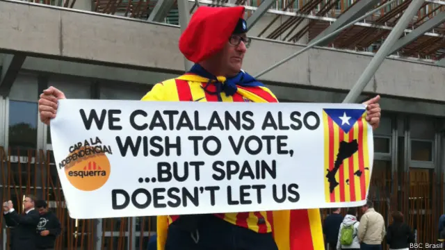 Catalães aproveitam para fazer protesto em Edimburgo / Crédito: BBC Brasil