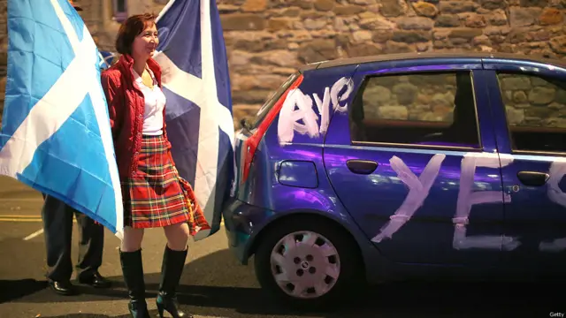 Celebraciones en las afueras del Parlamento