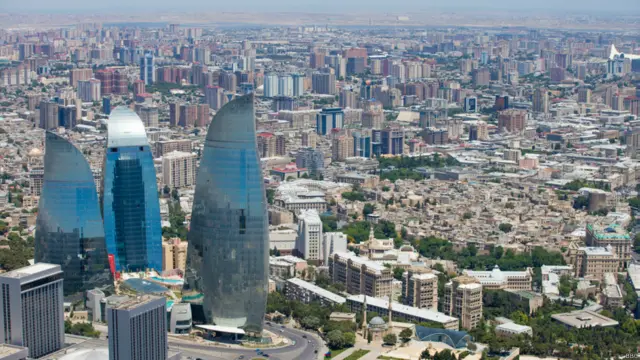 باکو د د ۲۰۱۴ سپتمبر کې - د اذربایجان د تېلو له برکته دغه هېواد د 'اور ځمکې' په نامه یادېږي.