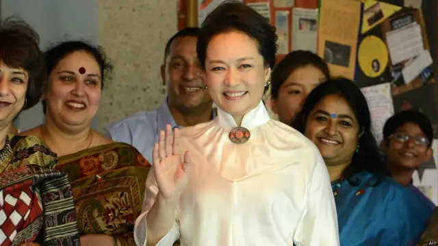 नई दिल्ली के एक स्कूल में आयोजित कार्यक्रम में भाग लेंती पेंग लियुआन