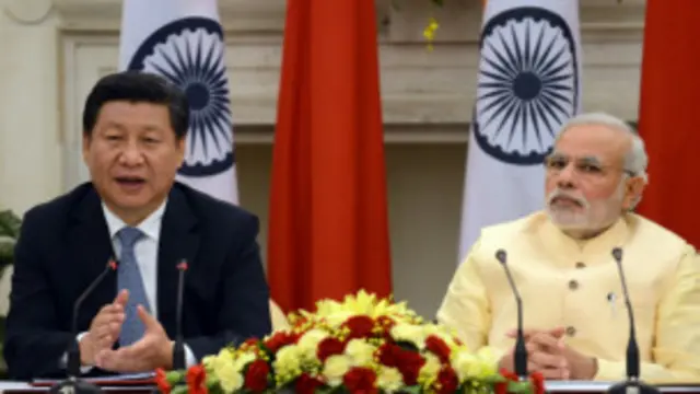 چین کے صدر شی جی پنگ کے بھارت کے دورے کے دوران بھی چینی فوجی بھارت کی سرحد پر متنازع علاقے لداخ کی سرحد میں گھس آئے تھے