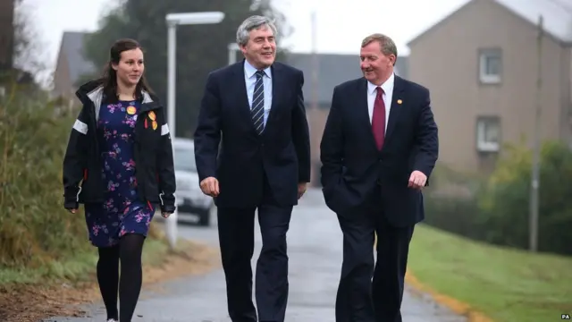 Cựu Thủ tướng và là nhà vận động cho chiến dịch Better Together (ủng hộ 'No'), ông Gordon Brown đi bỏ phiếu ở Trung tâm Cộng đồng North Queensferry ở Fife.