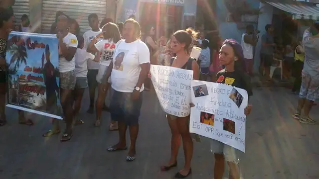 Protesto de mães de vítimas de policiais em Manguinhos