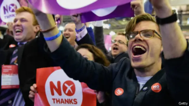 المعارضون للانفصال يهللون بعد إعلان النتائج