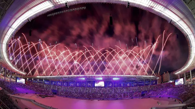 افتتاحیه هفدهمین دوره بازی‌های آسیایی در شهر اینچئون کره جنوبی برگزار شد