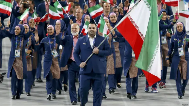 بهداد سلیمی پرچم‌دار ایران در مراسم افتتاحیه بود