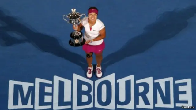 فازت لي نا ببطولتي فرنسا المفتوحة واستراليا المفتوحة للتنس، وهي سابقة في تاريخ الرياضة الصينية النسائية