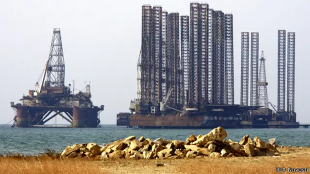 Нефтяные платформы в Каспийском море, Азербайджан