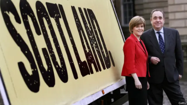 蘇格蘭地方政府首席部長薩蒙德與其副手尼古拉·斯特金（資料照片）