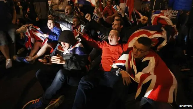 Para pendukung Skotlandia tetap bergabung dalam Inggris Raya 