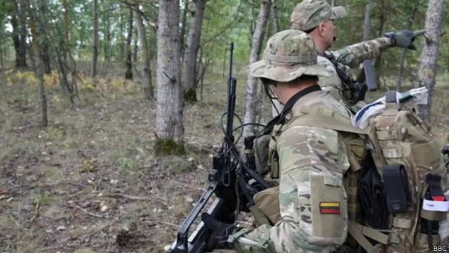 военнослужащие НАТО