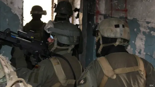 солдаты на учениях