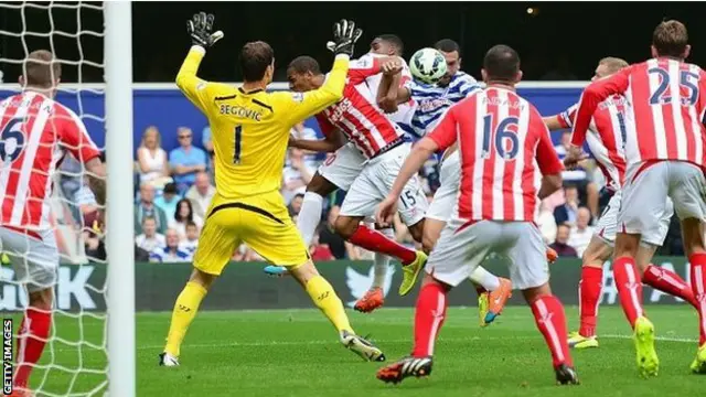 El partido entre el Queens Park Rangers y el Stoke City quedó 2-2.