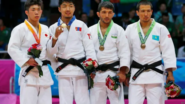 Mahliyoning ortidan bugun tatamiga chiqqan dzyudochi Mirzohid Farmonov O‘zbekiston hisobidagi hozircha ikkinchi medalning muallifiga aylandi. Mirzohid 66 kilogram vazn toifasida tojikistonlik raqibi Rasul Abdusharipovni mag‘lubiyatga uchratib, bronza medalini qo‘lga kiritdi. 