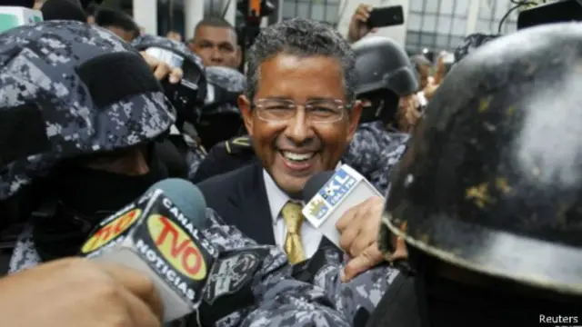 رئيس سلفادور السابق