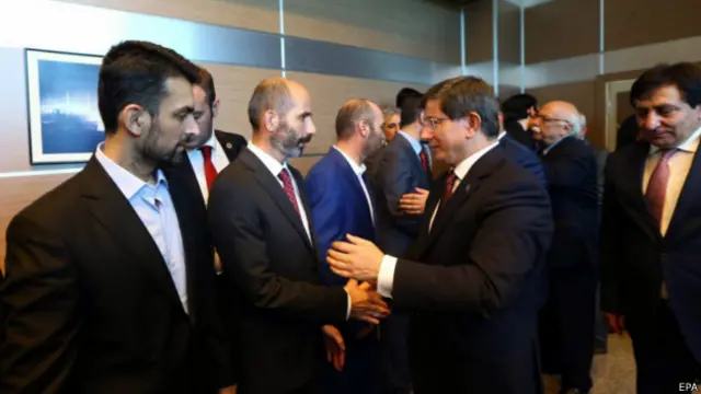 El primer ministro recibe a los rehenes liberados