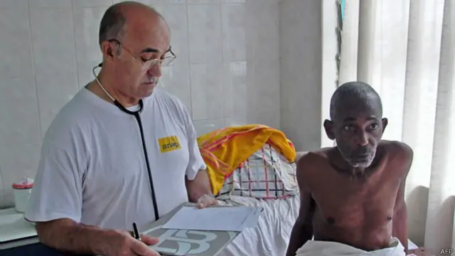 García Viejo es director médico de un hospital en Sierra Leona.