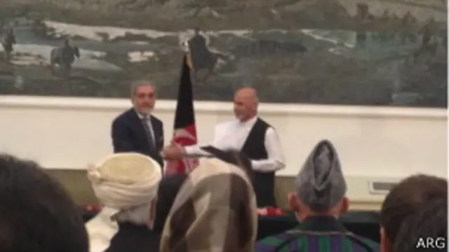 د تړون له مخې به اشرف غني احمدزی ولسمشر او عبدالله عبدالله اجرایوی ریس وي.