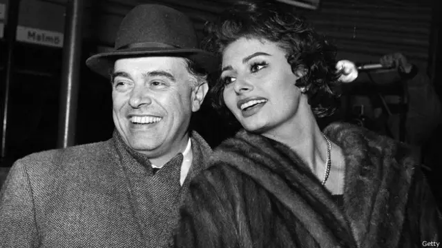 کارلو پونتی و سوفیا لورن پس از ماجراهای طولانی سرانجام در سال ۱۹۶۶ به شکل رسمی ازدواج کردند