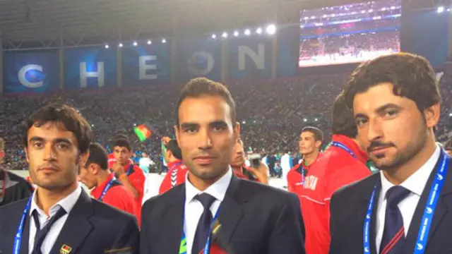 بالاخره ميدان ته ننوتو، په زرګونو خلک ناست دي، خو کله مو چې خپل بيرغ په غټ سکرین ولېد، خوشحاله شوم، چې بيا د الله شکر دی، چې په نړۍ کې خو ېادېژو.