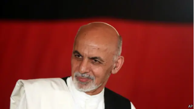  ځيني شنونکي د اړتيا له مخې د کيدونکو معاملو له کبله وار دمخه دا يو نااغيزمن حکومت بولي