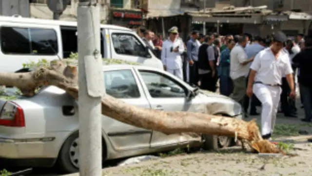 La bombe aurait été cachée sous un arbre.