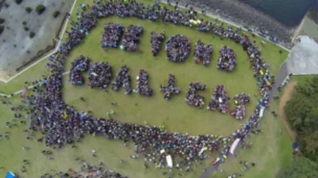 گفته می شود تظاهرات هایی در دو هزار محل در اطراف جهان برگزار شده