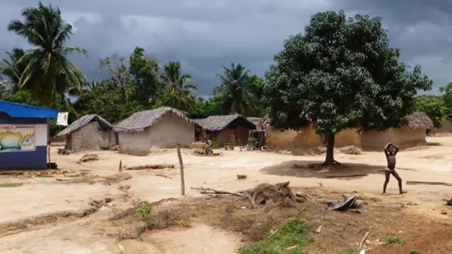 截至2015年,科特迪瓦将在52个小村庄开设丈夫培训班。萨卡索只是其中之一。