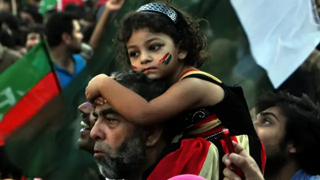 عمران خان نے اعلان کیا کہ ان کا اگلا دھرنا لاہور میں ہوگا۔