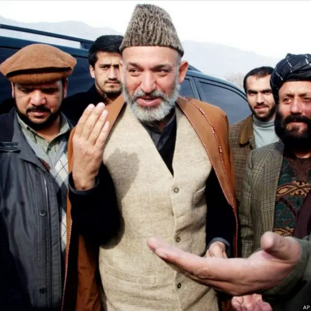 2001 йил 5 декабрида Олмониянинг Бонн шаҳрида ўтказилган йиғинда Афғонистон ҳукуматини Ҳомид Карзайга топшириш қарори олинди. Карзай жаноблари бу хабарни Афғонистон жанубидаги Урузгон вилоятида олди. 