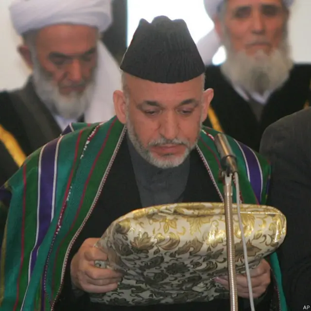 Шундай қилиб, Ҳомид Карзай 2004 йил декабрида Афғонистон президенти сифатида қасамёдга келтирилди. Карзай жаноблари мамлакатда кенг тарқалган коррупция, миллий бирдамлик ҳукумати тузиш, давлат мухолифлари билан муросага бориш ва хавфсизлик кучларини ташкил қилиш каби қатор муаммолар қаршисида қолганди. 