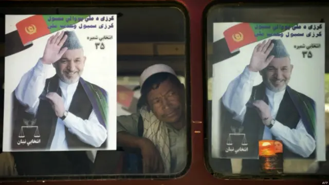 Ҳомид Карзай 2009 йилги президентлик сайловларида ҳам иштирок этди. Турли баҳсу мунозаралар, тортишувларга сабаб бўлган сайловда ҳам у ғолиб дея эълон қилинди ва яна бир давра президент сифатида фаолият юритди. 