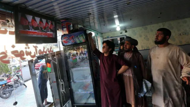 د ټاکنو د پایلو نه اعلانېدو په خواله رسنیو کې د ډېرو افغانانو کلک غبرګون را وپاروو.