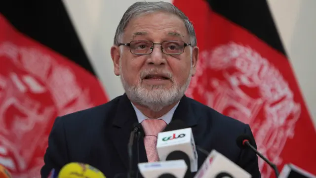 د افغانستان د ټاکنو خپلواک کمېسیون د ملي یووالي د حکومت جوړولو د هوکړې تر لاسلیکېدو یوازې څو ساعته وروسته اعلان وکړ چې اشرف غني احمدزی د افغانستان نوی ولسمشر دی خو د ټاکنو د پایلو سلنې یې په ډاګه نه کړې.