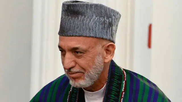 حامد کرزي د هوکړې په اړه وویل: "زه، جهادي مشران او افغان چارواکي له دوی سره د افغان هېوادوالو د سوکالۍ لپاره همکاران یو خو د دغه تړون په منځپانګه کې موږ هېڅ کار نه لرو، مسؤولیت یې د نوماندانو دی."