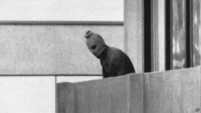 غولدا مائير رفضت استقالة هراري بعد قضية ليلهامر. 