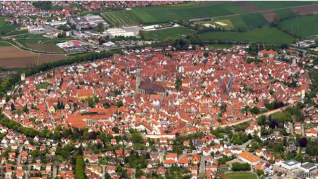 Una foto aérea de Nordlingen, Alemania