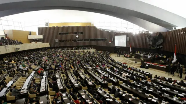 Lebih setengah dari total 560 anggota DPR, berasal dari daerah pemilihan di Pulau Jawa.