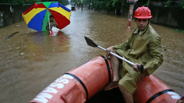 امدادی کام کے لیے مرکز اور ریاست کے آفات سے نمٹنے والے محکموں کی آسام میں چھ چھ ٹکڑیاں تعینات کی گئی ہیں