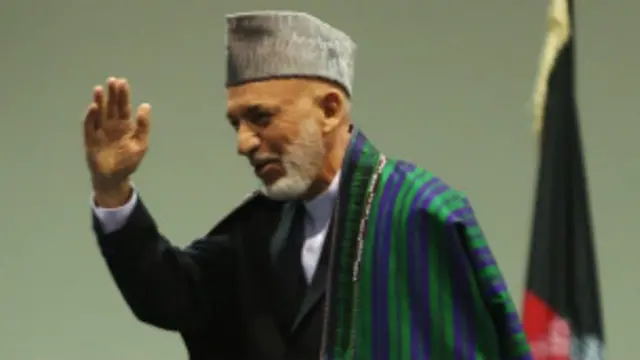 آقای کرزی روز سه شنبه با کارمندان دولتش خدا حافظی کرد