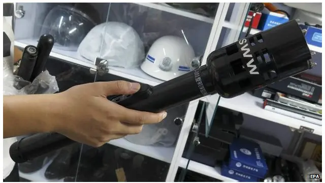 La Chine exporterait ce type de matraques incapacitantes à impulsions électriques.