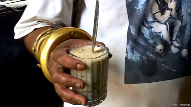 بھولا ٹی سٹال کی چائے کی قیمت 80 روپے سے لے کر 300 روپے تک ہے