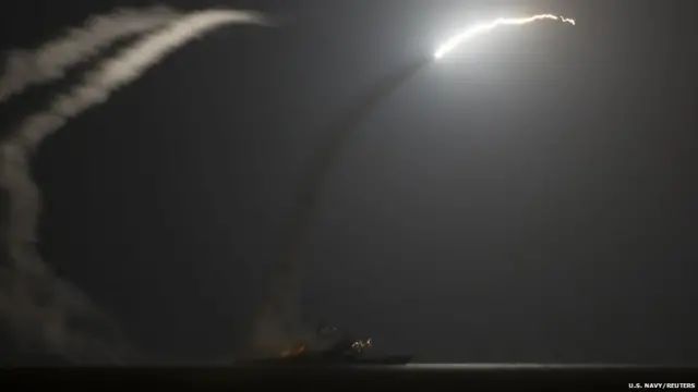 پینٹاگون کا کہنا ہے کہ امریکہ اور پانچ عرب ممالک نے شام میں دولتِ اسلامیہ کے خلاف فضائی حملوں کا سلسلہ شروع کیا ہے۔ 