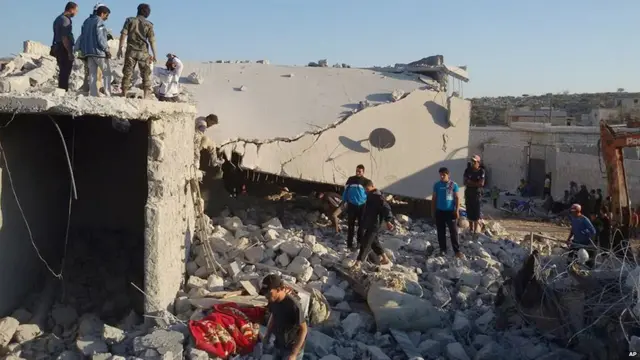 انسانی حقوق کے کارکنوں کا کہنا ہے کہ ان فضائی حملوں میں دولتِ اسلامیہ کے کم سے کم 70  شدت پسند ہلاک ہوئے ہیں۔ شمالی شام کے ایک گاؤں میں ان حملوں کے بعد کے مناظر کی ویڈیو جاری کی گئی ہے تاہم اس مقام کی وضاحت نہیں کی گئی۔