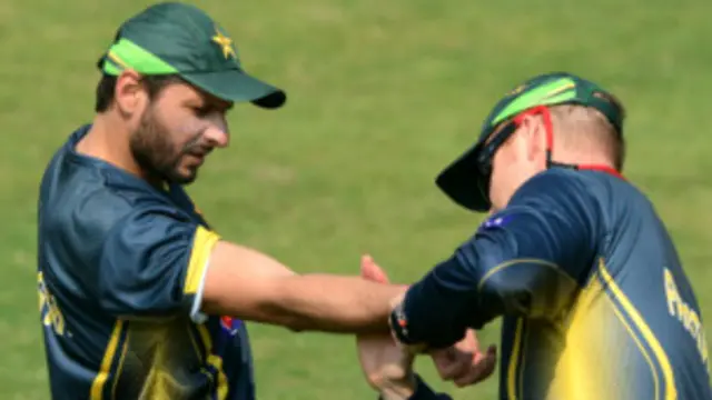 ٹی ٹوئنٹی کے لیے پاکستان کی جانب سے شاہد آفریدی کپتان ہیں جبکہ آسٹریلیا کی جانب سے ایرون فنچ