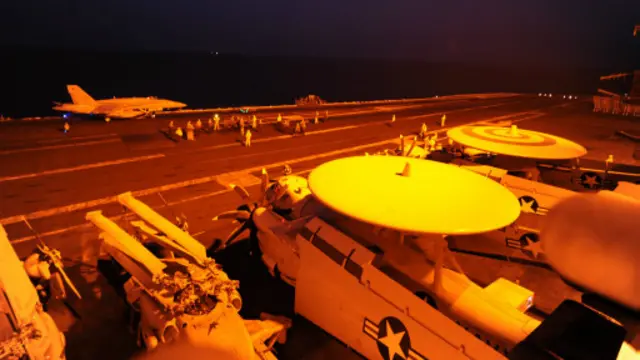 الطائرات الأمريكية أقلعت من حاملة الطائرات جورج دبليو بوش الموجودة في الخليج.