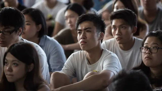 香港學生罷課，要求真普選，並要求與特首對話。